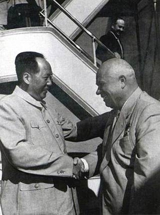 毛泽东第二次访苏秘闻 赫鲁晓夫热情接待
点击图片查看下一页
