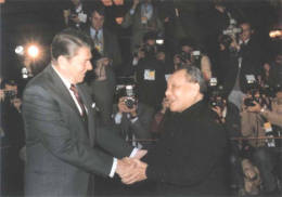 1984年4月，邓小平会见美国总统里根