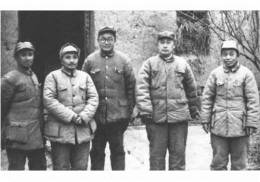 1948年11月，中共中央革命军事委员会决定，组成由邓小平任书记的五人总前委，统一领导和指挥中原、华东两大野战军。左起：粟裕、邓小平、刘伯承、陈毅、谭震林