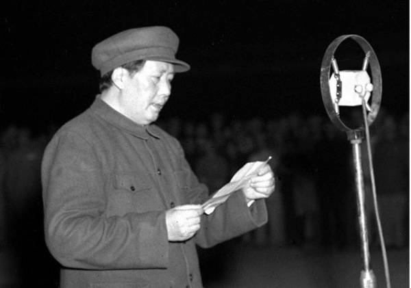 1949年9月30日，中国人民政治协商会议第一届全体会议通过为革命先烈建立纪念碑。