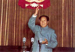 1954年9月15日，毛泽东在第一届全国人民代表大会第一次会议上