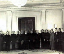 1949年10月中国首任驻苏大使王稼祥在莫斯科递交国书仪式。