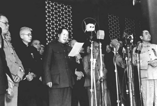 1949年10月1日，中华人民共和国举行开国大典，毛泽东在开国大典上讲话
