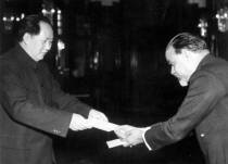 1950年5月20日，印度大使潘尼迦向毛泽东主席呈递国书。