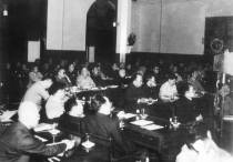 1950年6月9日，中共中央召开七届三中全会。