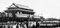 北京举行盛大游行，庆祝中华人民共和国第一个五一劳动节。