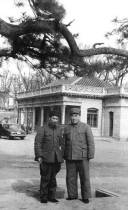 1950年1月30日，中共中央书记处书记朱德与来访的印度支那共产党主席胡志明在一起。