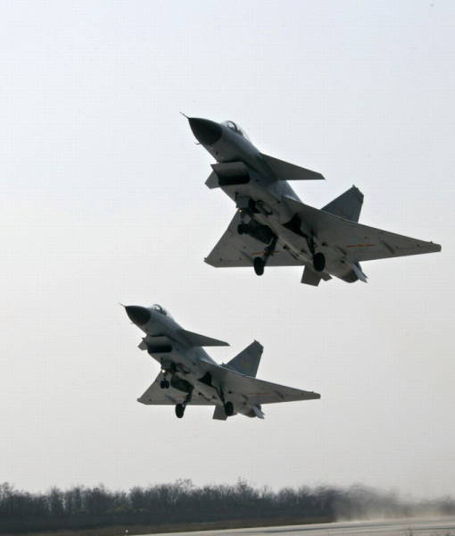中国空军航空兵某师歼—10战机大仰角起飞