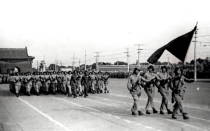 1949年10月1日开国大典通过检阅台的步兵分列式