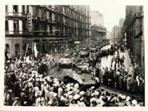 1949年5月27日上海人民热烈欢迎解放军的到来
