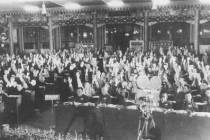 1949年9月21日至30日会上代表们以举手表决方式通过议案