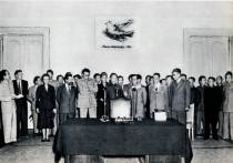 1952年8月31日调查在朝鲜和中国的细菌战事实国际科学委员会在北京举行报告书签字仪式