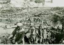 1952年人民解放军某部官兵参加治理淮河工程劳动