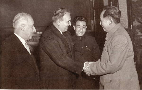 1954年9月27日毛泽东接见拉•达米扬诺夫