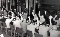 1954年6月11日通过《中华人民共和国宪法草案》