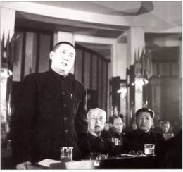 1953年1月张治中在中央人民政府委员会举行的第20次会议上发言