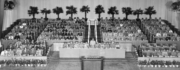 1956年9月15日至27日中国共产党第八次全国代表大会在北京召开