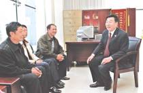 2009年4月全国模范检察官李永志在接待来访群众