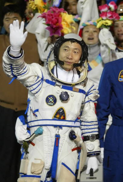 中国首位航天员杨利伟