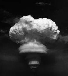 第一颗氢弹爆炸成功的照片